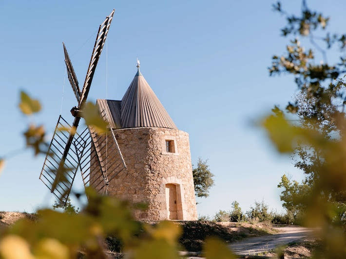 The Domaine Fontainebleau windmill on its hill