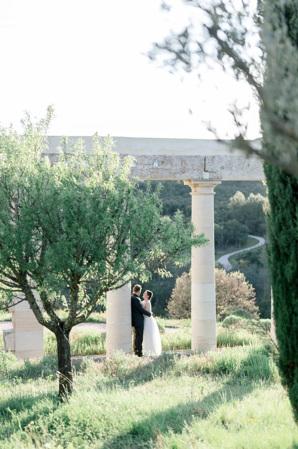 Les mariés parmi les oliviers — Domaine Fontainebleau en Provence