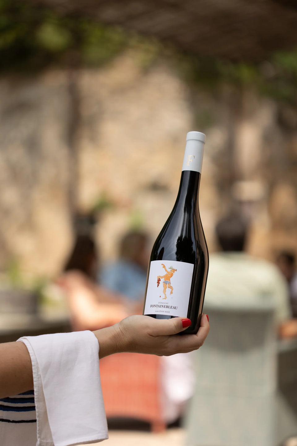 Le service d’un vin de la collection Héritage — Domaine Fontainebleau en Provence