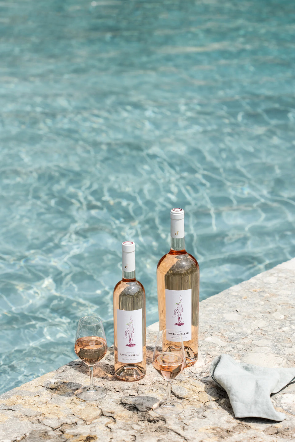 Rosé de la collection Provence au bord de la piscine — Domaine Fontainebleau en Provence